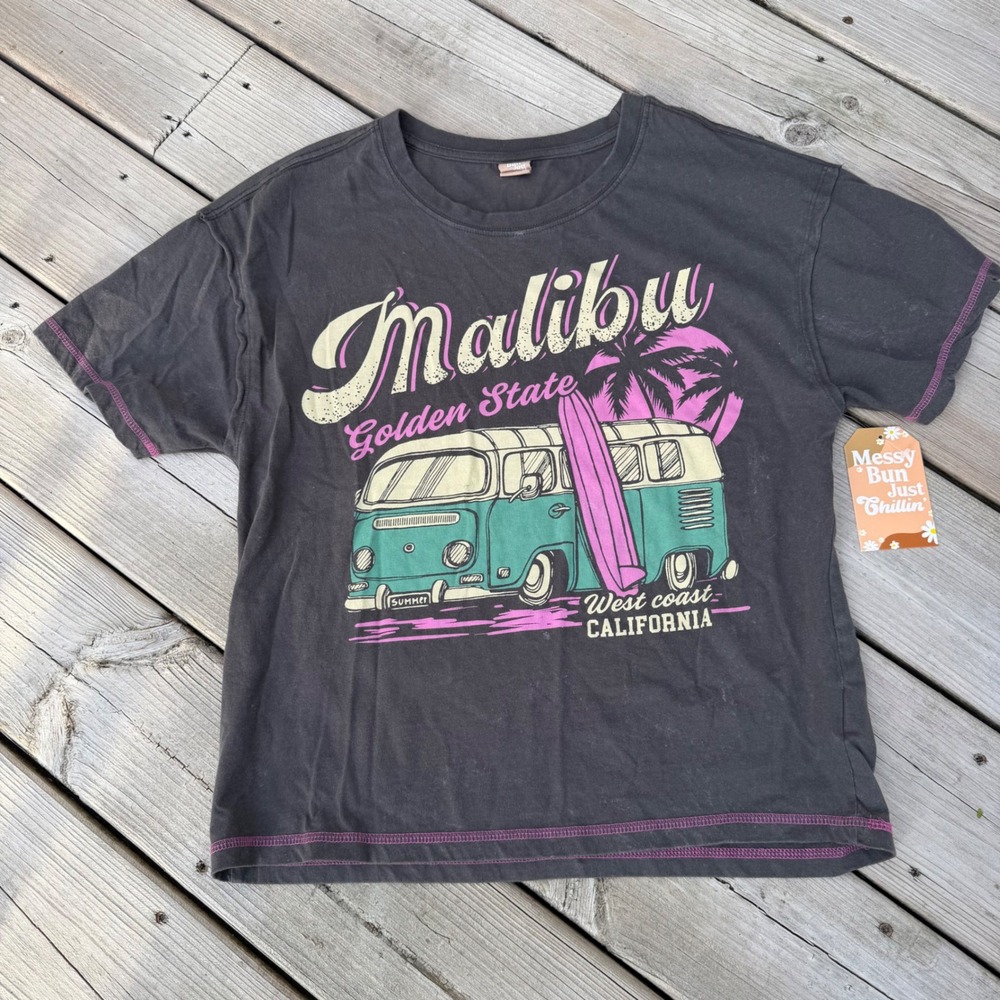 Messy Bun Just Chillin Malibu California Graphic T-Shirt Gray Pink Stitch Small